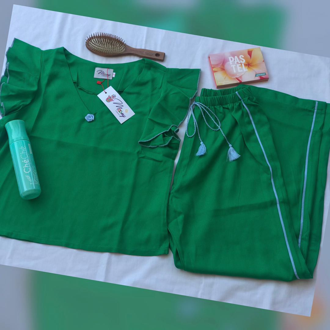 set of pants and sleeveless shirt - Hover