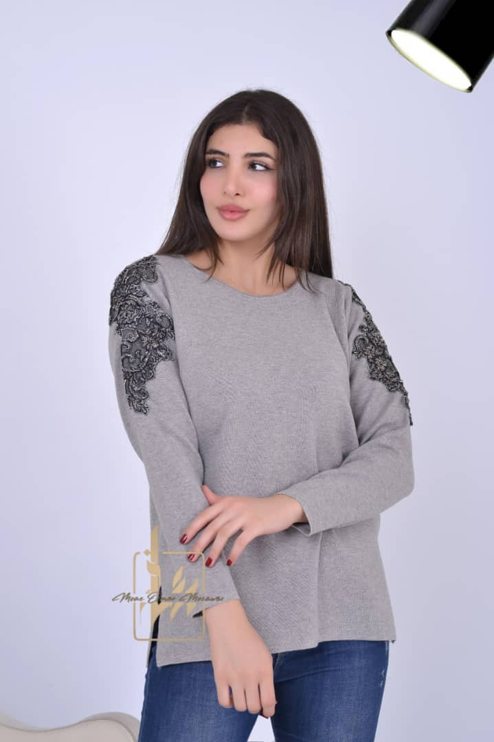 Gray Long sleeves blouse with shoulders embroider