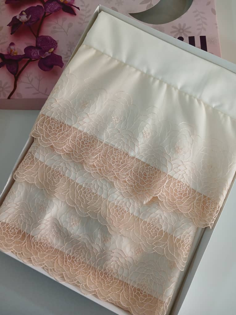 prayer set embroidered with  pink flowers &lace - Hover