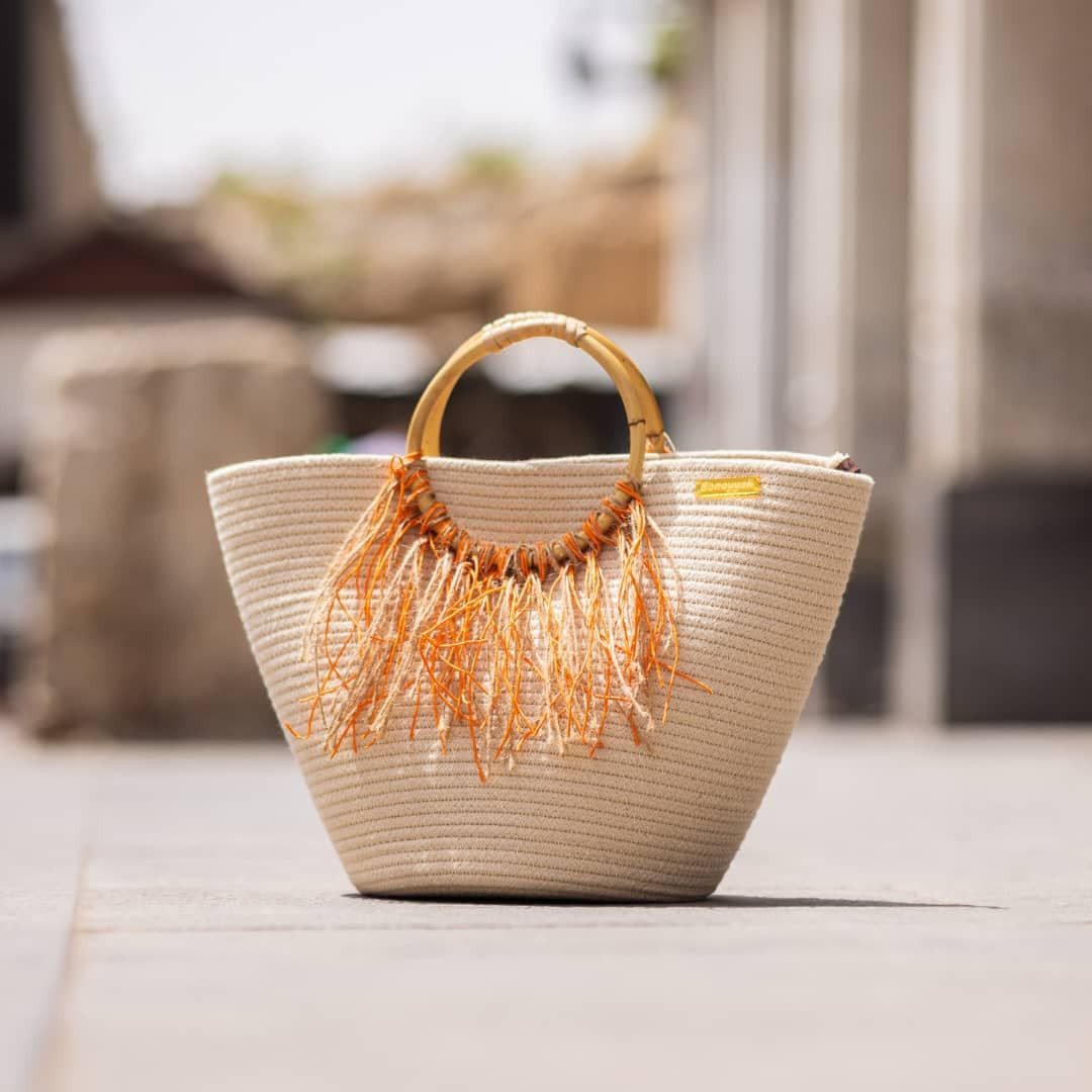 rounded hand handbag - Hover