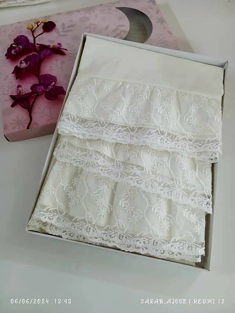 prayer set with lace - Hover