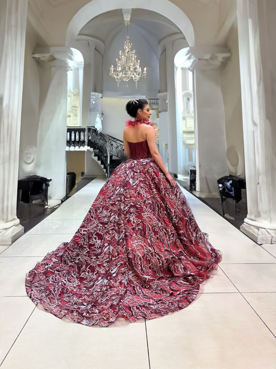 Red Big gown - Hover