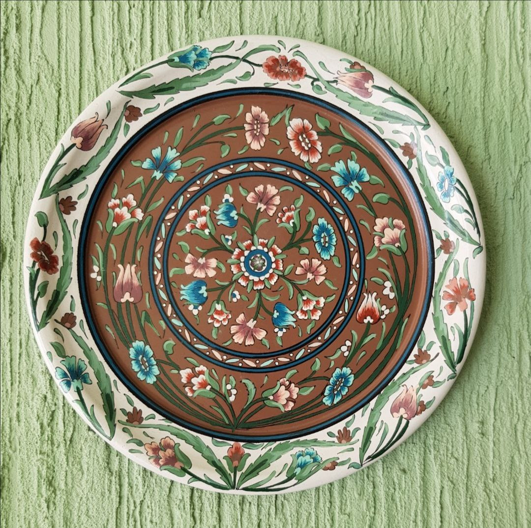 Hand painted plate brown diameter 24 cm