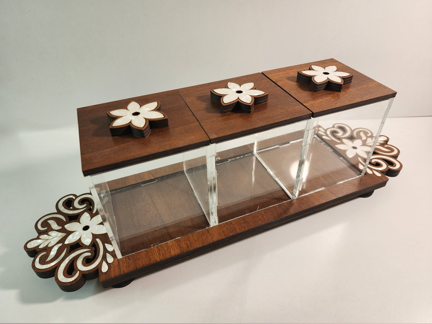 Plexiglass boxes with wooden plate