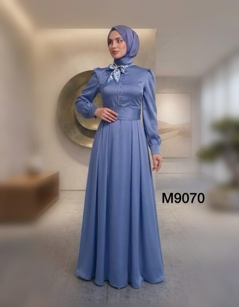 M9070 A dress with patterned neck scarf tied in a bow