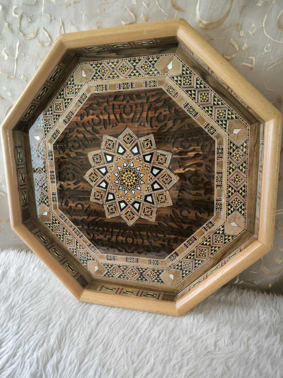 Tray cover with plexiglass